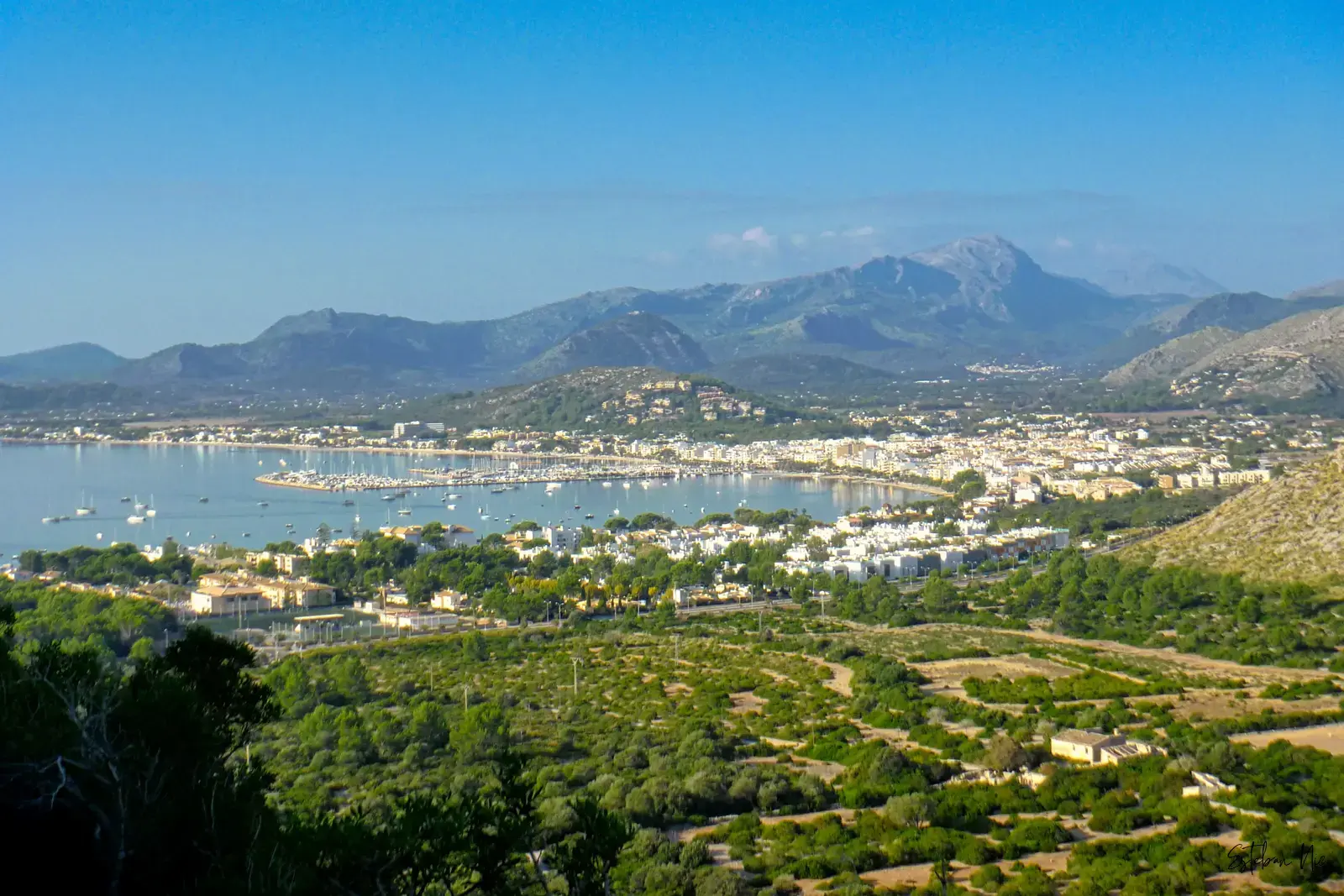 Puerto Pollensa: Ihr Tor zu Strandglück, Shopping und Gastronomie